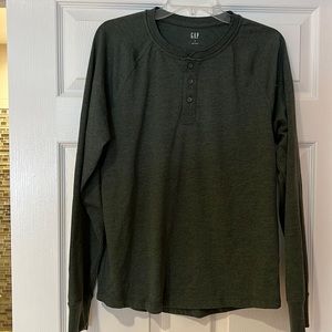 Men’s Gap shirt